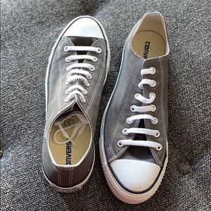 Men’s converse never worn